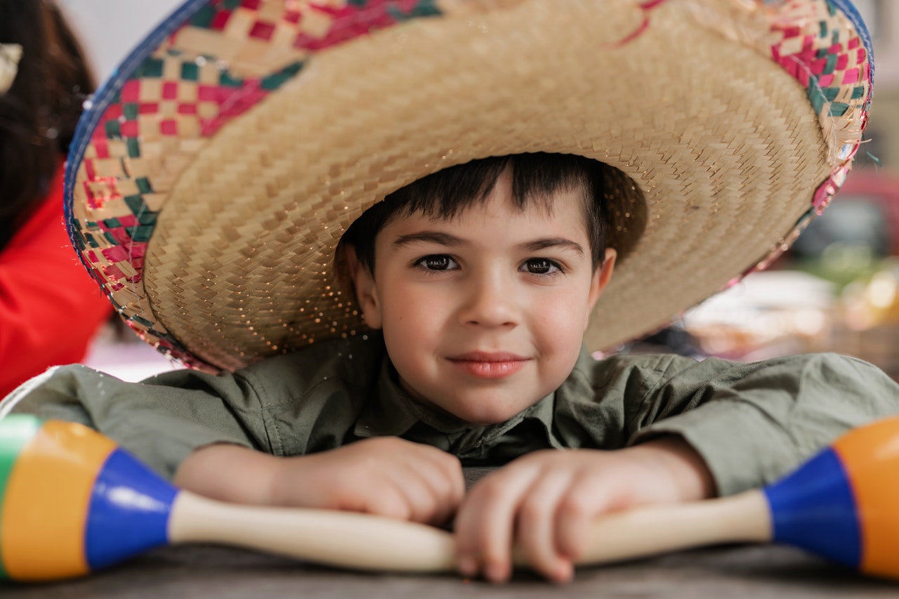 Child in Mexico who can speak Spanish